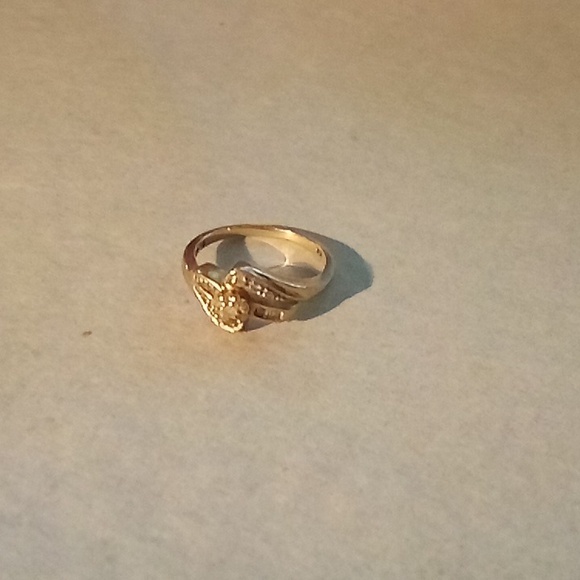 10k solid gold ring with small center diamond and diamond chips size 5 - Picture 5 of 10